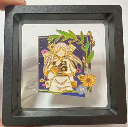 Frieren "The Mage" Premium Rotating Enamel Keychain, Floating Frame Gift Set